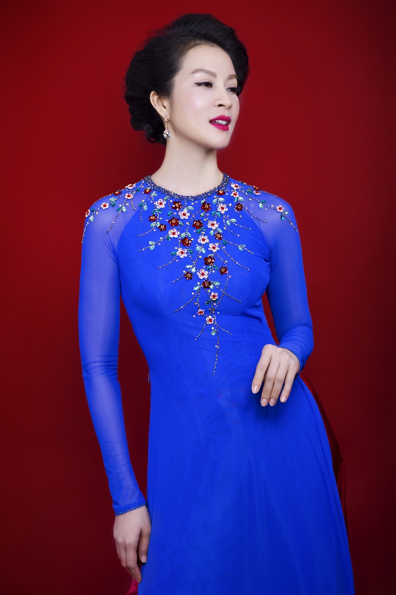 MC Thanh Mai tre trung voi ta ao dai mung ngay 8/3-Hinh-5